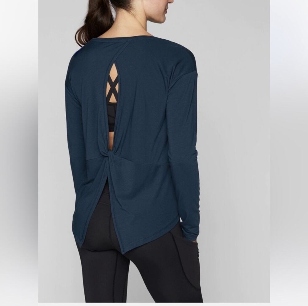 Athleta Top Womens Small Blue Essence Twist Back Long Sleeve Yoga Pilates Gym